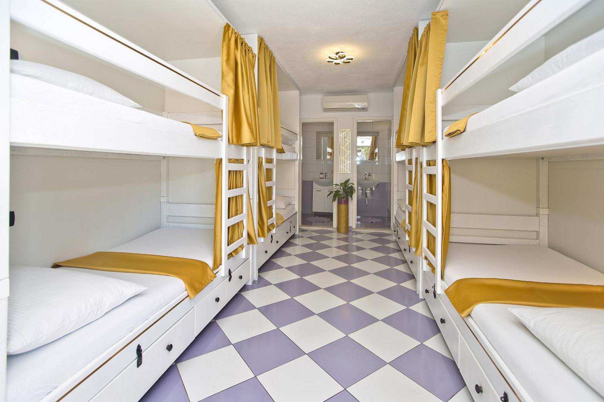 Bed in 8-Bed Mixed Dormitory Room